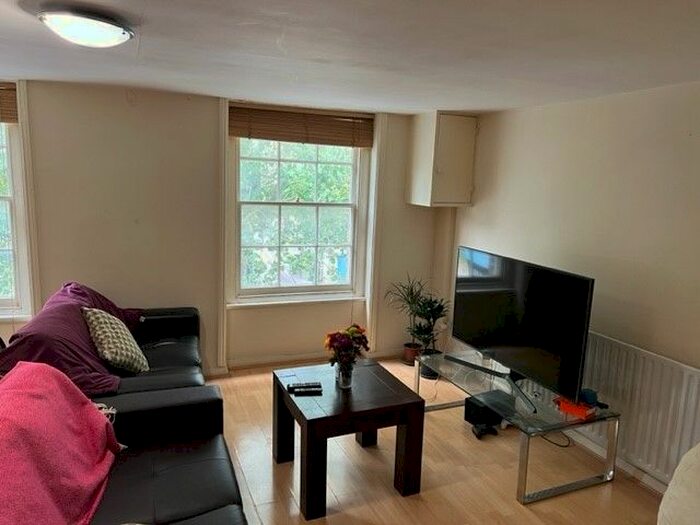 1 Bedroom Flat To Rent In C, Mile End Road, London, E1
