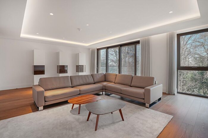 3 Bedroom Flat To Rent In Holland Park Villas, Campden Hill, Kensington, London, Kensington, W8