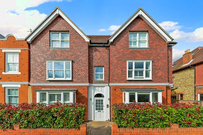 2 Bedroom Flat To Rent In Lingfield Avenue, Kingston Upon Thames, KT1