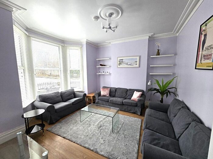 6 Bedroom Property To Rent In Gubyon Avenue, Herne Hill, London, SE24