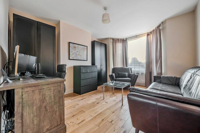 2 Bedroom Semi-detached House To Rent In Erith Road, Barnehurst, Bexleyheath, DA7