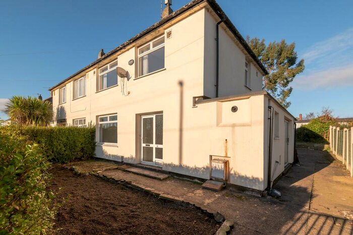 3 Bedroom Semi-Detached House To Rent In Deanswood Drive, Moor Allerton, Leeds, LS17