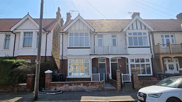 2 Bedroom Flat To Rent In Richmond Avenue, Margate, CT9