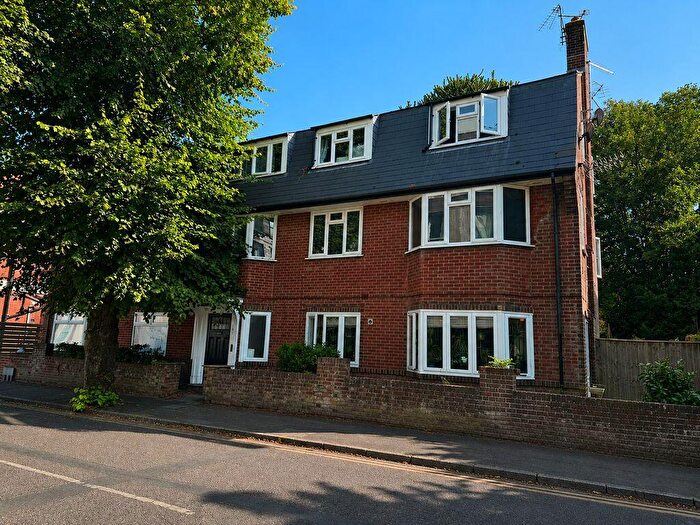 2 Bedroom Apartment For Sale In Heathcote Road, Bournemouth, BH5