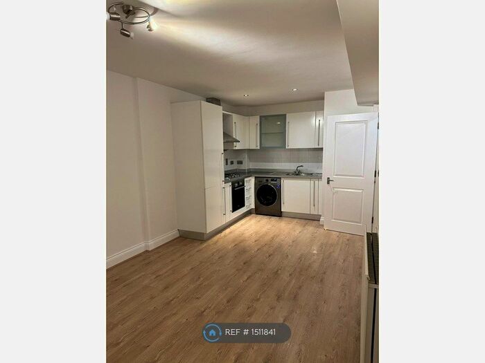 1 Bedroom Flat To Rent In High Street, Waltham Cross, EN8