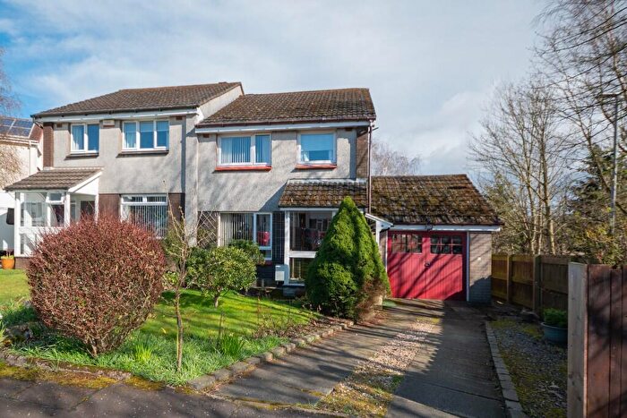 3 Bedroom Semi-Detached House For Sale In Thorniecroft Drive, G67