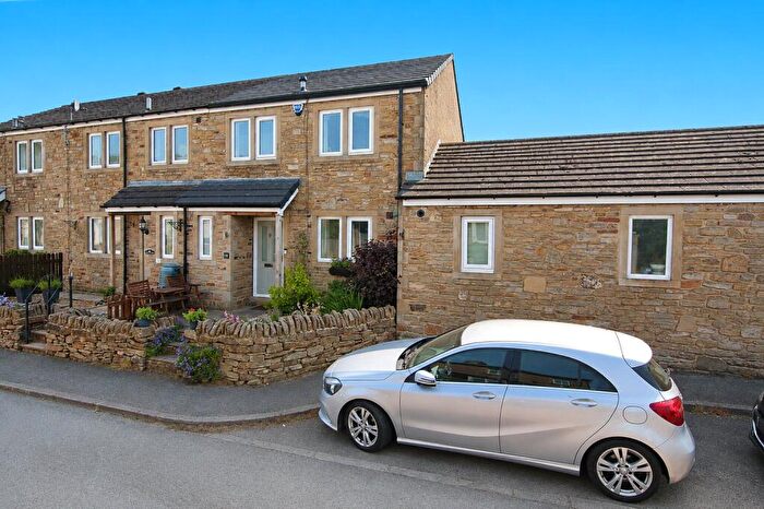 3 Bedroom Town House For Sale In Skipton Road, Cononley, BD20