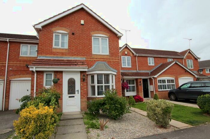 3 Bedroom Semi-Detached House To Rent In Templewaters, Kingswood, Hull, East Riding Of Yorkshire, Uk, HU7