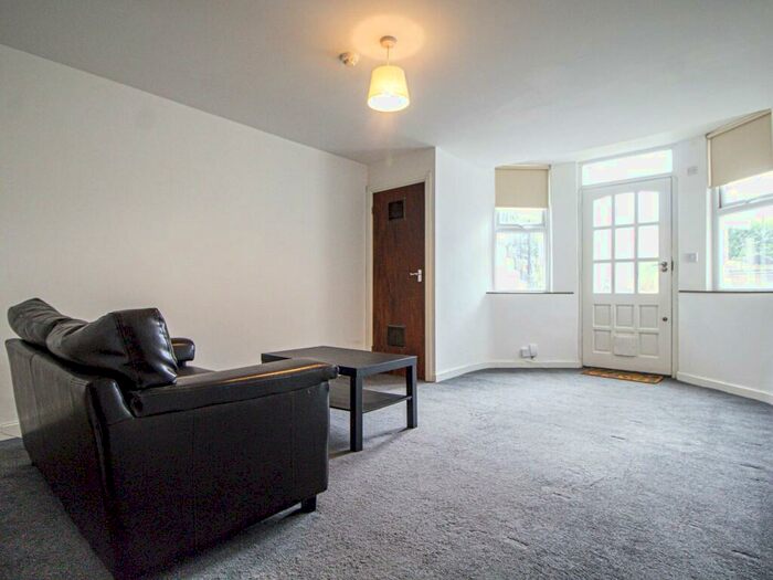 Apartment To Rent In Apt, Brudenell Road #, LS6