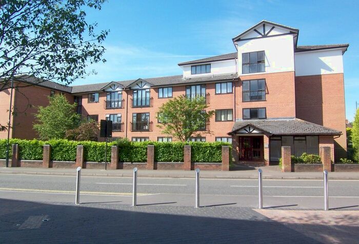 1 Bedroom Flat To Rent In Imperial Court, Station Road, Henley-On-Thames, Oxfordshire, RG9