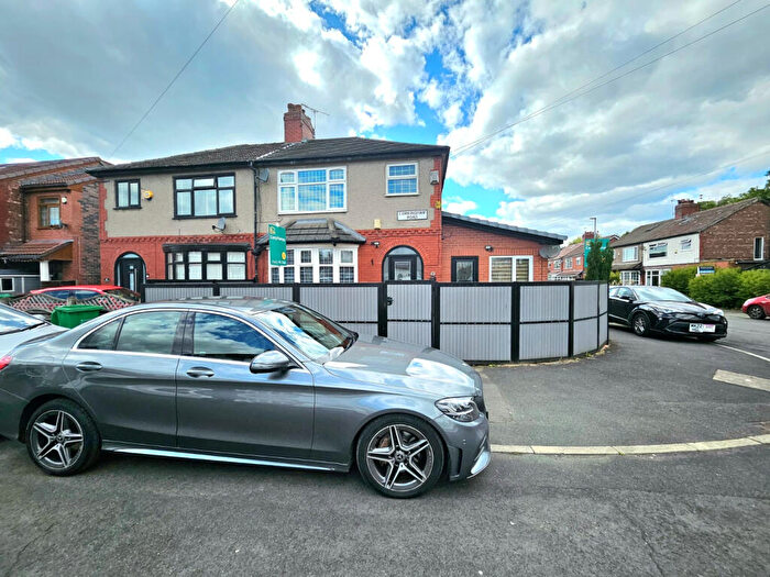 4 Bedroom Semi-Detached House For Sale In Corringham Road, Lancashire, M19