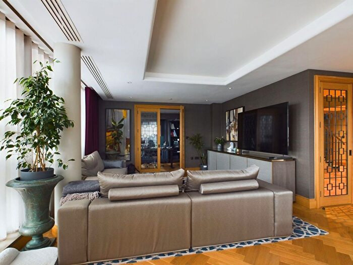 3 Bedroom Flat To Rent In Abell House, Westminster, London, SW1P