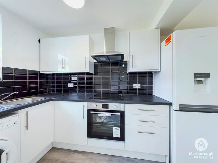 3 Bedroom Detached House To Rent In Windsor Road, Ilford, Essex, IG1