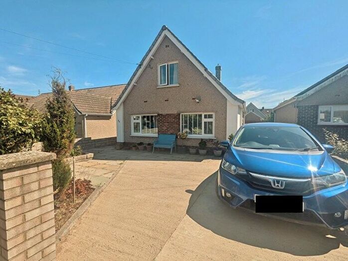 3 Bedroom Detached Bungalow For Sale In Penylan Avenue, Porthcawl, Bridgend, CF36