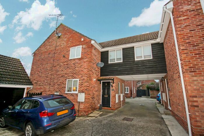 2 Bedroom Maisonette To Rent In Hamberts Road, South Woodham Ferrers, Chelmsford, CM3