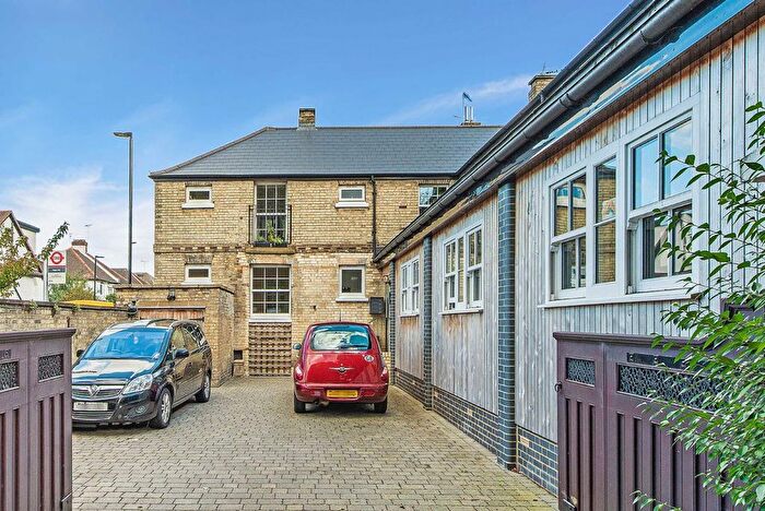 2 Bedroom Flat To Rent In Pages Lane, London, N10