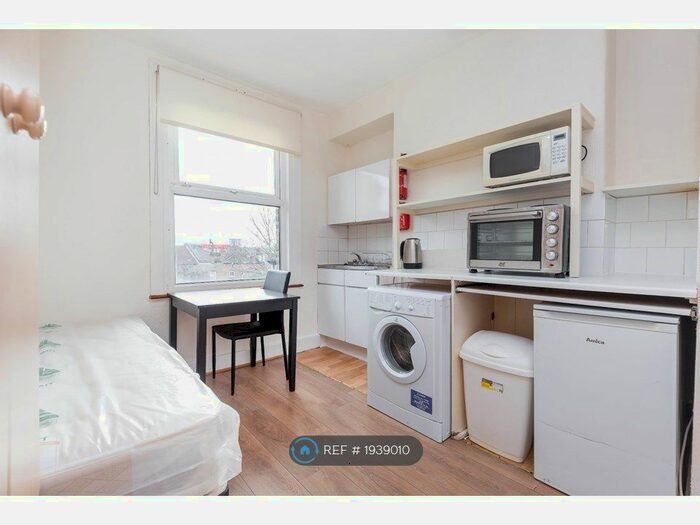 Studio To Rent In Cranbrook Park, London, N22