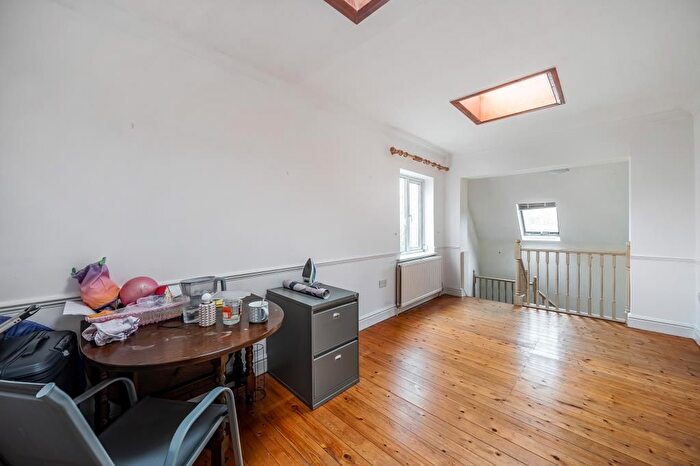 4 Bedroom Detached House For Sale In Reading University / Hospital Borders, Berkshire, RG2
