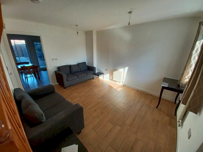 4 Bedroom Semi-Detached House To Rent In Bold St, Hulme, Manchester. Qh., M15