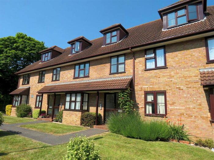 2 Bedroom Flat To Rent In Whitefield Road, New Milton, BH25