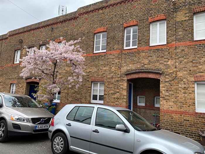 3 Bedroom Cottage To Rent In Aysgarth Road, Dulwich Village, London, SE21