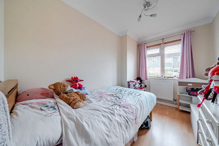 2 Bedroom Maisonette For Sale In Milford Close, London, SE2