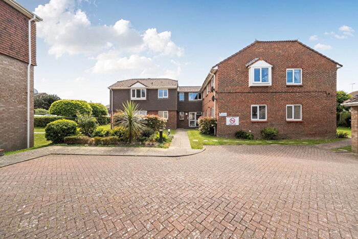2 Bedroom Flat For Sale In Hadlow Drive, Cliftonville, Margate, CT9
