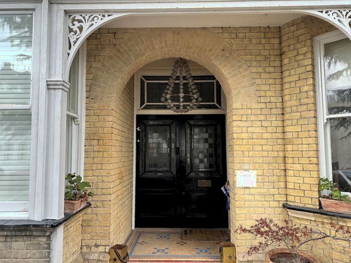 2 Bedroom Flat To Rent In Park Road, High Barnet, EN5