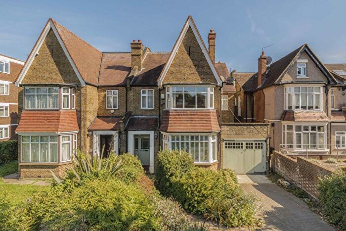 3 Bedroom Flat For Sale In Ravensbourne Park, Catford, SE6
