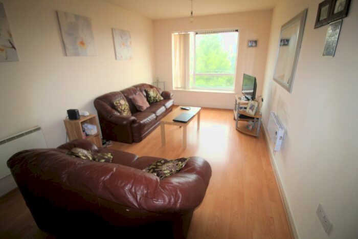 2 Bedroom Flat To Rent In Sugarmill Square, Salford, M5