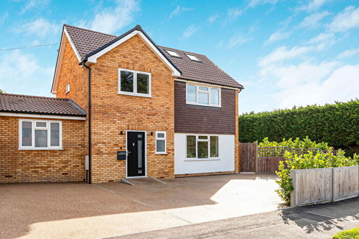 4 Bedroom Semi-Detached House For Sale In Fairlands Avenue, Fairlands, Guildford, GU3