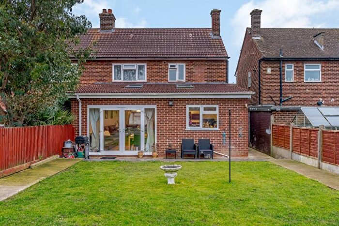 4 Bedroom Semi-Detached House To Rent In Beresford Road, Rickmansworth, WD3