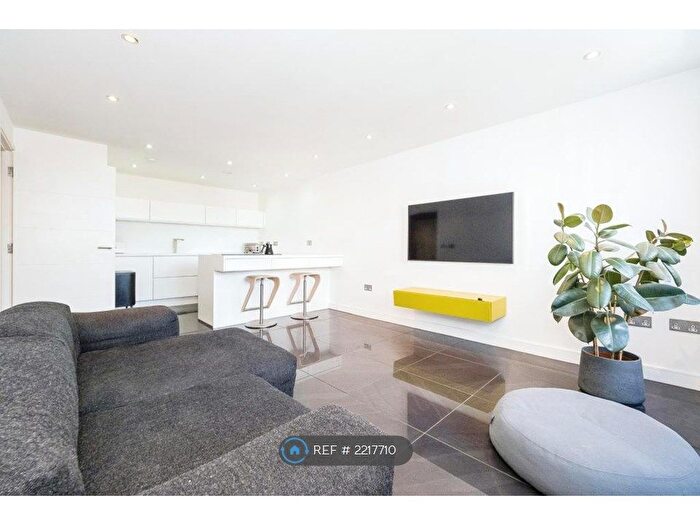 2 Bedroom Flat To Rent In Gabrielle House, Ilford, IG2