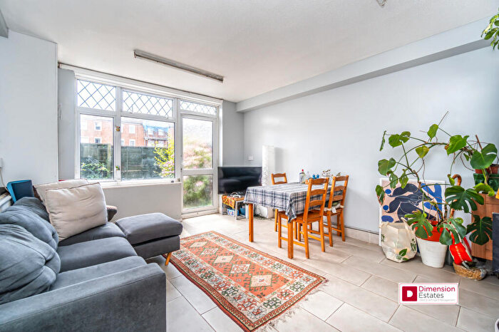 4 Bedroom Town House To Rent In Lyneham Walk, Homerton, London, Hackney, E5