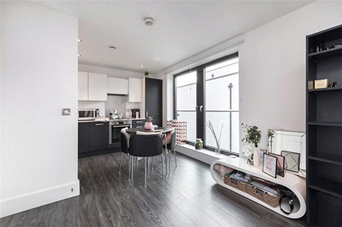 1 Bedroom Flat To Rent In Newton Court, Axio Way, E3