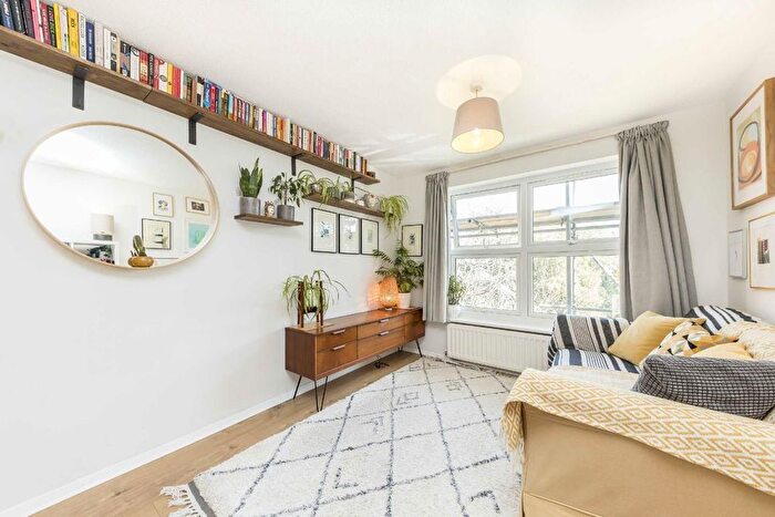 1 Bedroom Flat To Rent In Palace Road, London, SW2