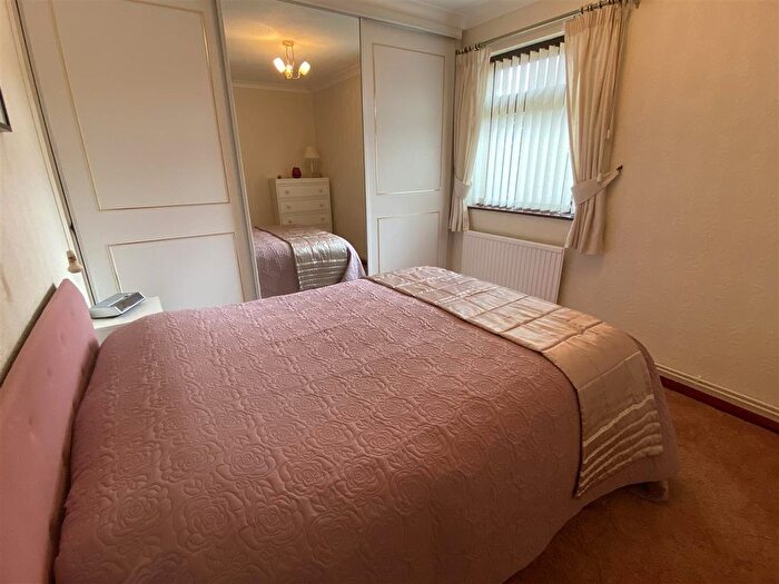 2 Bedroom Detached Bungalow For Sale In Pennine Way, Located Off Chiltern Road, Swadlincote, DE11