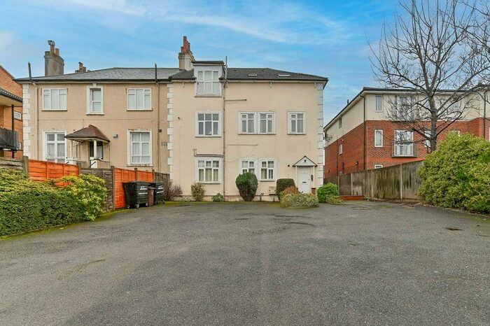 Studio To Rent In South Norwood Hill, South Norwood, London, SE25