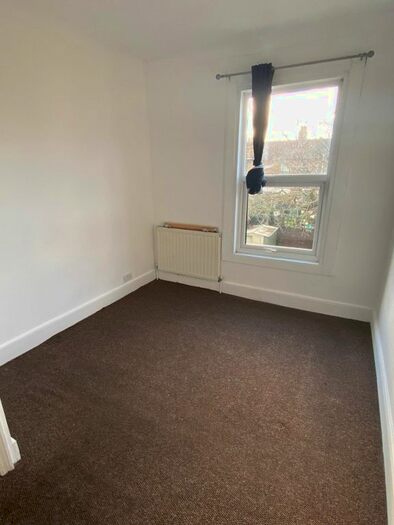 2 Bedroom Flat To Rent In Betchworth Road, Ilford, Essex, IG3