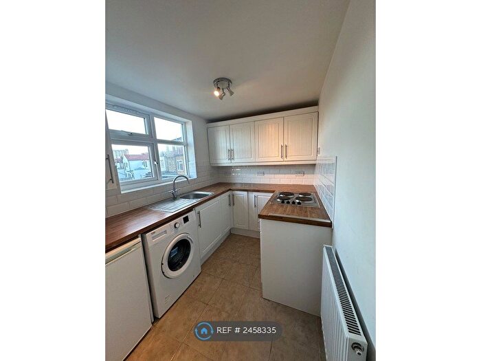 1 Bedroom Flat To Rent In Beehive Lane, Ilford, IG4