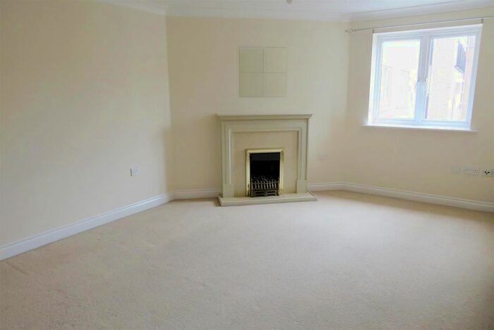 2 Bedroom Flat To Rent In The Dell, Shirley, Southampton, SO15