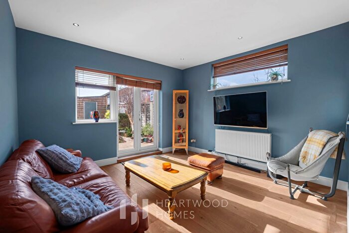 2 Bedroom Maisonette For Sale In Castle Road, St. Albans, AL1