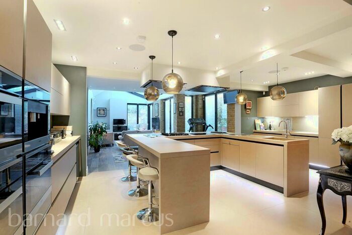 4 Bedroom House To Rent In Vine Road, Barnes, London, SW13