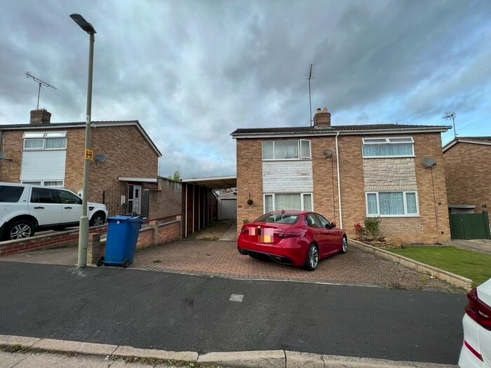 3 Bedroom Semi-Detached House To Rent In Meadow View, Banbury, OX16