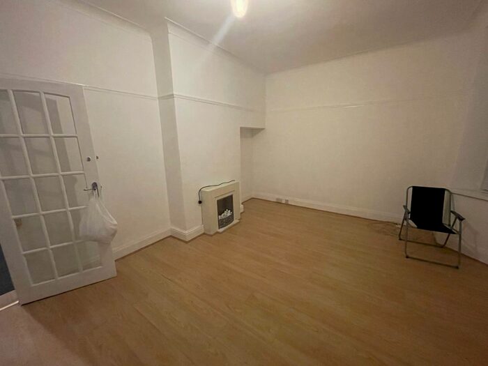 3 Bedroom Semi-Detached House To Rent In Vickers Road, Sheffield, S5