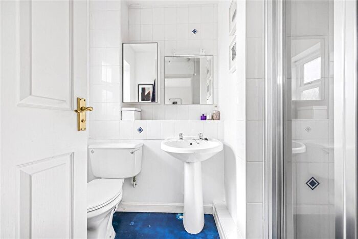 3 Bedroom Semi-Detached House For Sale In Bennett Crescent, Oxford, OX4