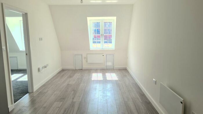 1 Bedroom Apartment To Rent In High Street, Maidenhead, SL6