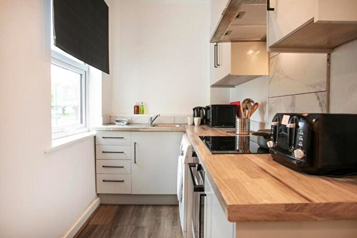 2 Bedroom Apartment To Rent In Grove Road, Lenton, NG7