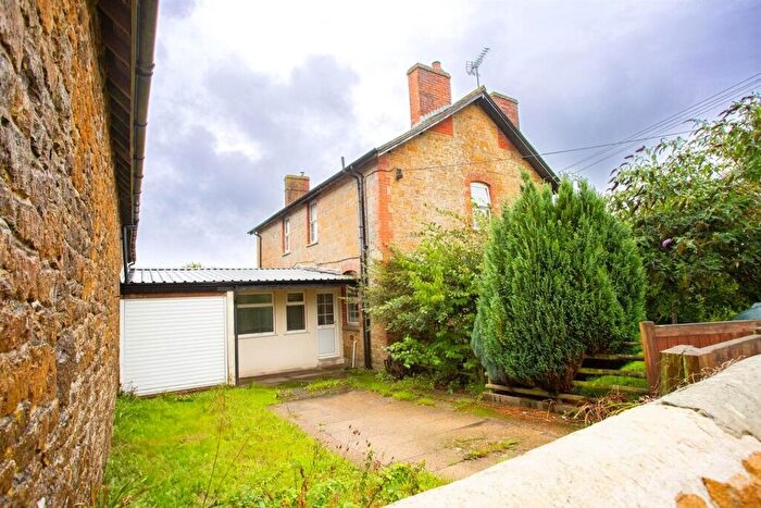 3 Bedroom House For Sale In Stoke Abbott, DT8