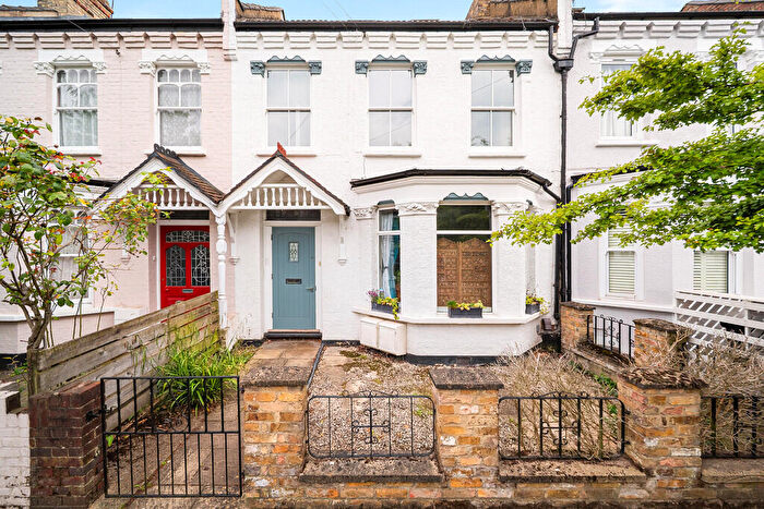 2 Bedroom Apartment For Sale In College Road, N21